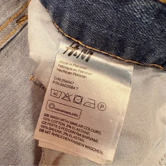 HM Distressed Denim Shorts Womens Size 6 Stretch Cotton Daisy Dukes Festival - Picture 8 of 9